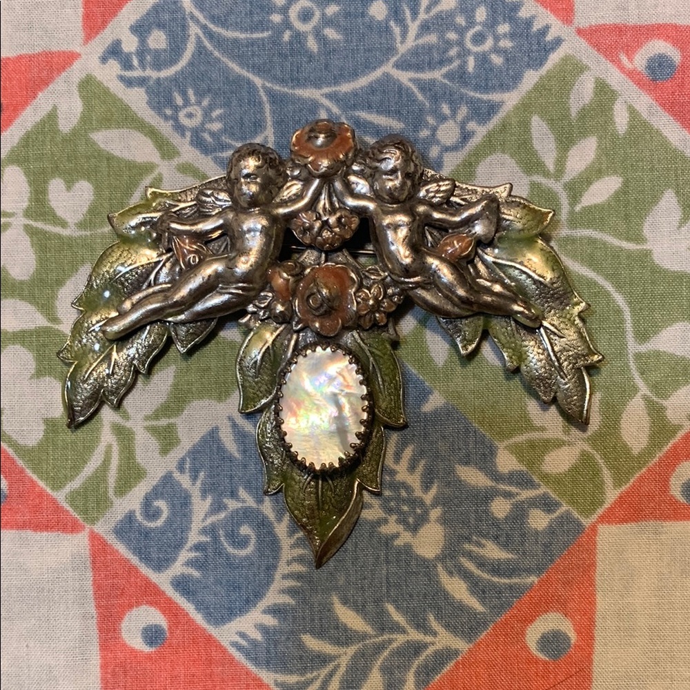 Vintage Brass Sadie Green Cherub Angel Floral Brooch with Mother of Pearl - Picture 3 of 13